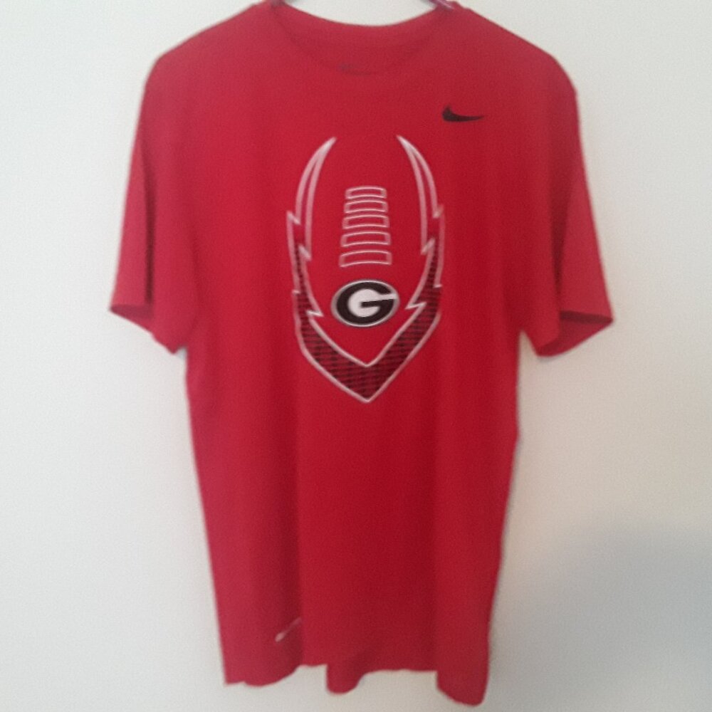 The Nike Tee Athletic Cut mens large re GA Bulldogs w/ black nike logo,